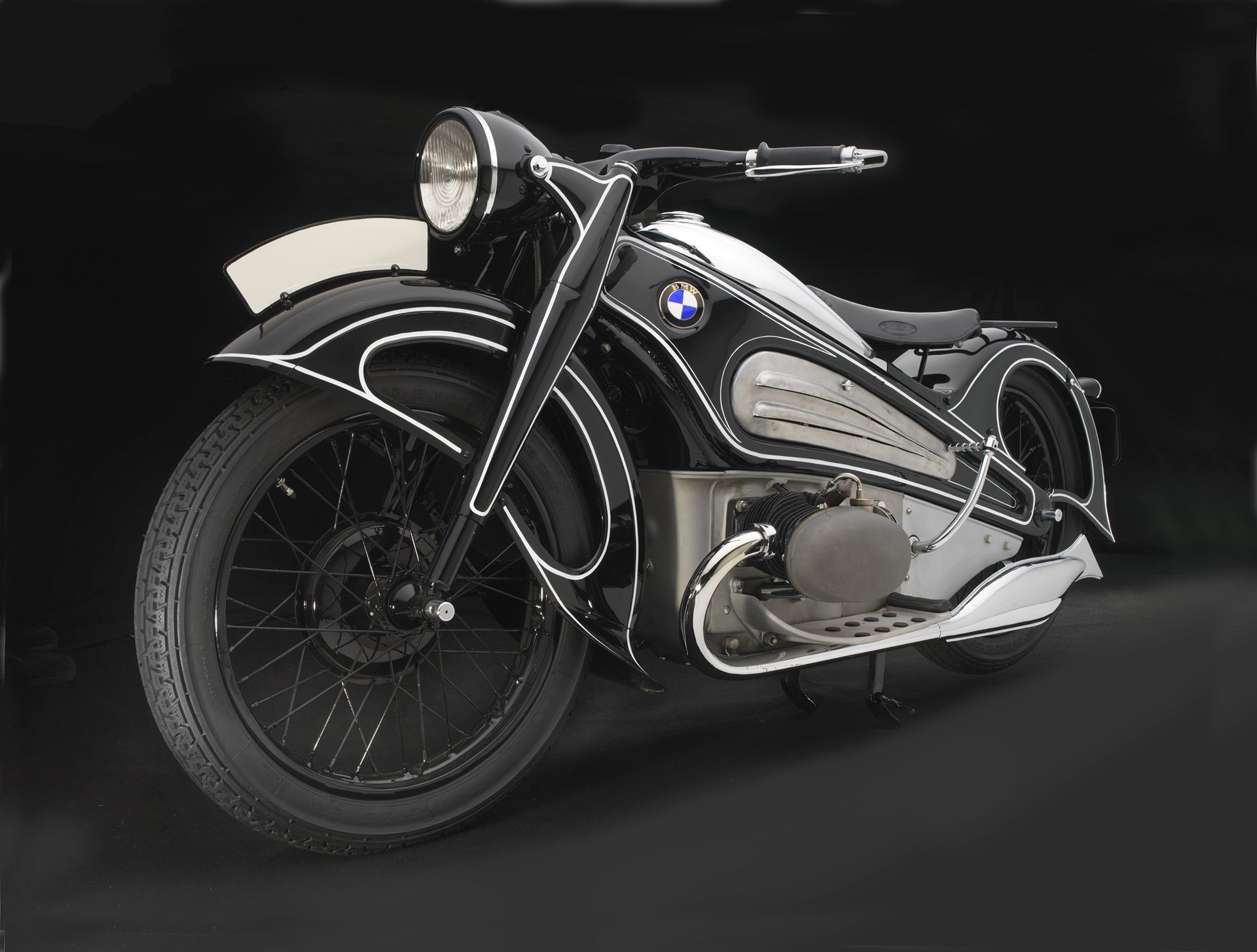 BMW R7 Concept front 3-4 ‘The Shape of Speed’ Brings Streamlined Classics To Portland