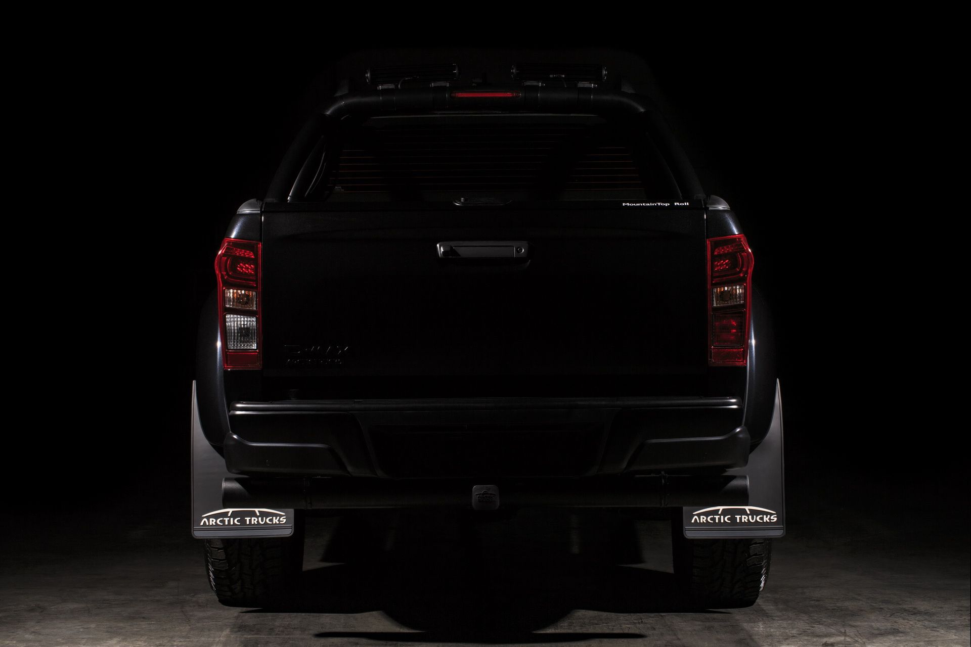 D-MAX_STEALTH_03 If Batman Was A Farmer: Isuzu D-Max AT35 Ditches Chrome For A Stealthier Look