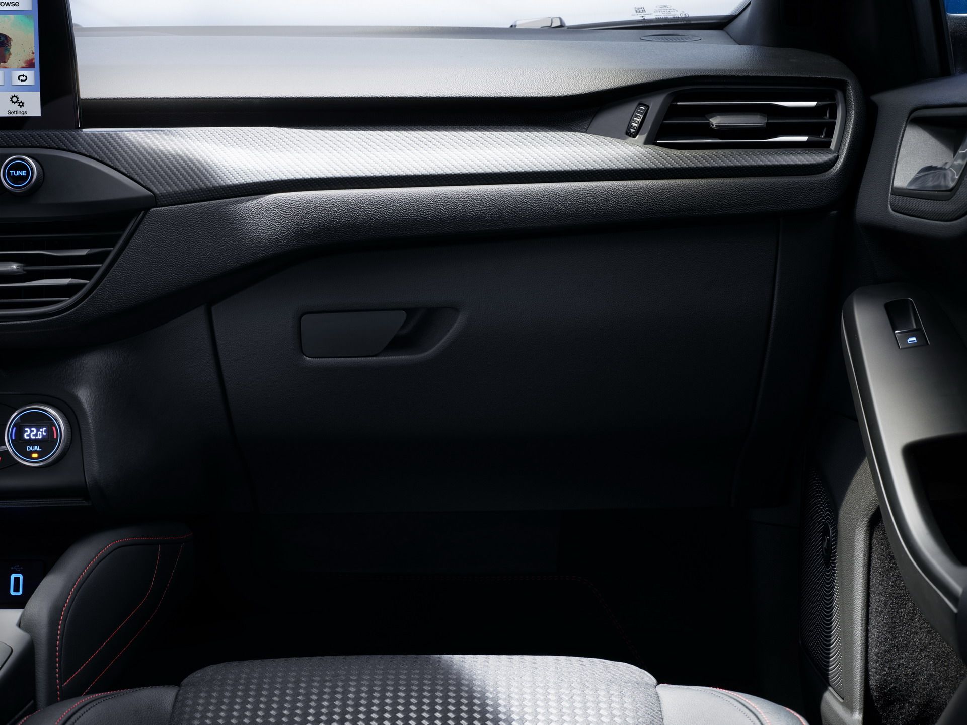 FORD_2018_FOCUS_ST-LINE_STUDIO_24 2019 Ford Focus: Full Details Plus 200 Photos On Hatch, Sedan, Wagon And Crossover