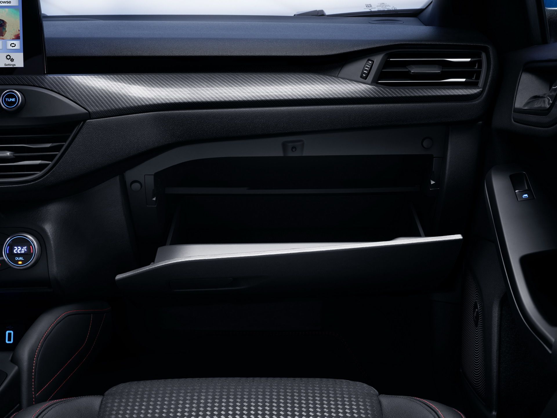 FORD_2018_FOCUS_ST-LINE_STUDIO_25 2019 Ford Focus: Full Details Plus 200 Photos On Hatch, Sedan, Wagon And Crossover