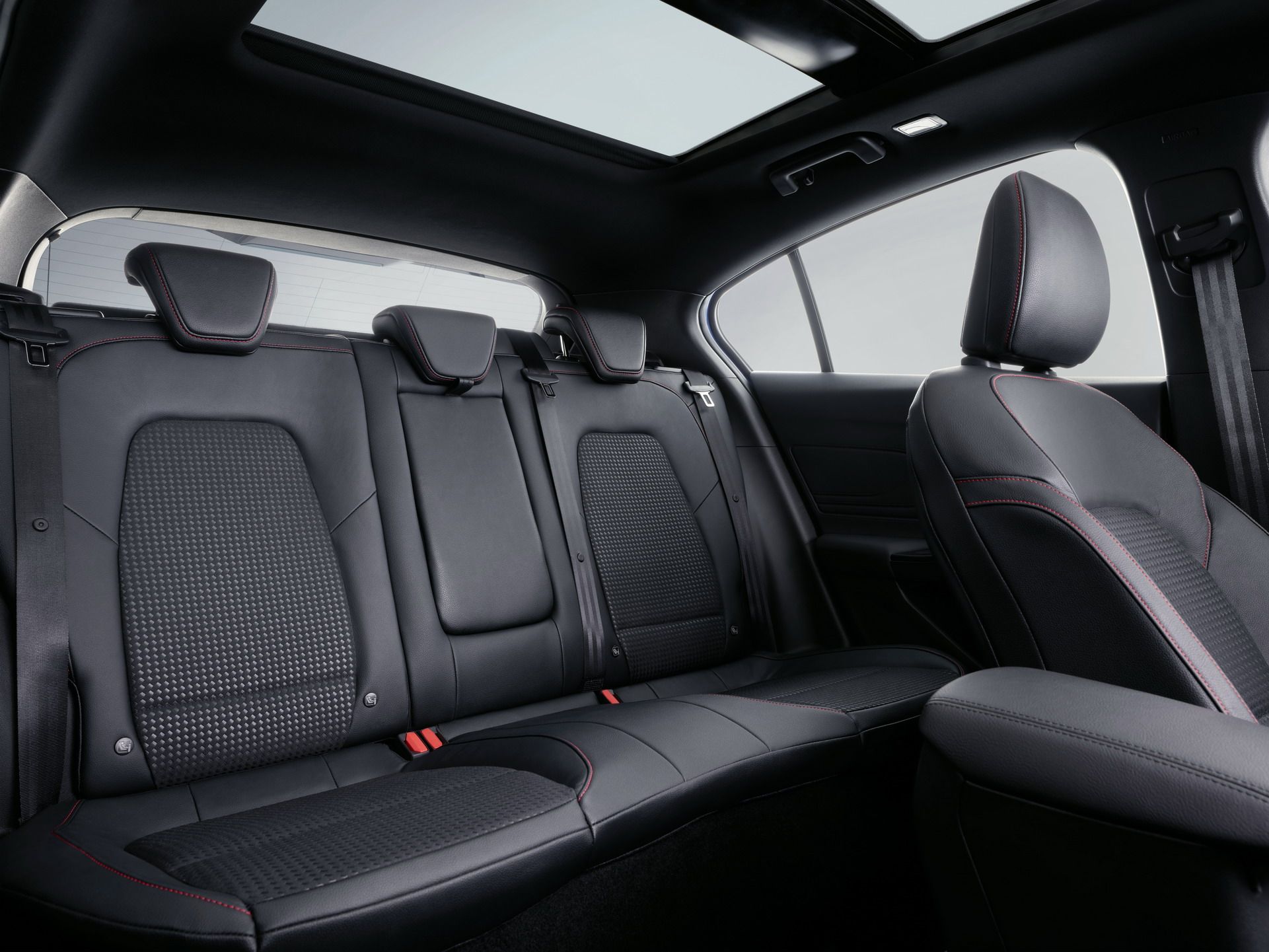 FORD_2018_FOCUS_ST-LINE_STUDIO_31 2019 Ford Focus: Full Details Plus 200 Photos On Hatch, Sedan, Wagon And Crossover