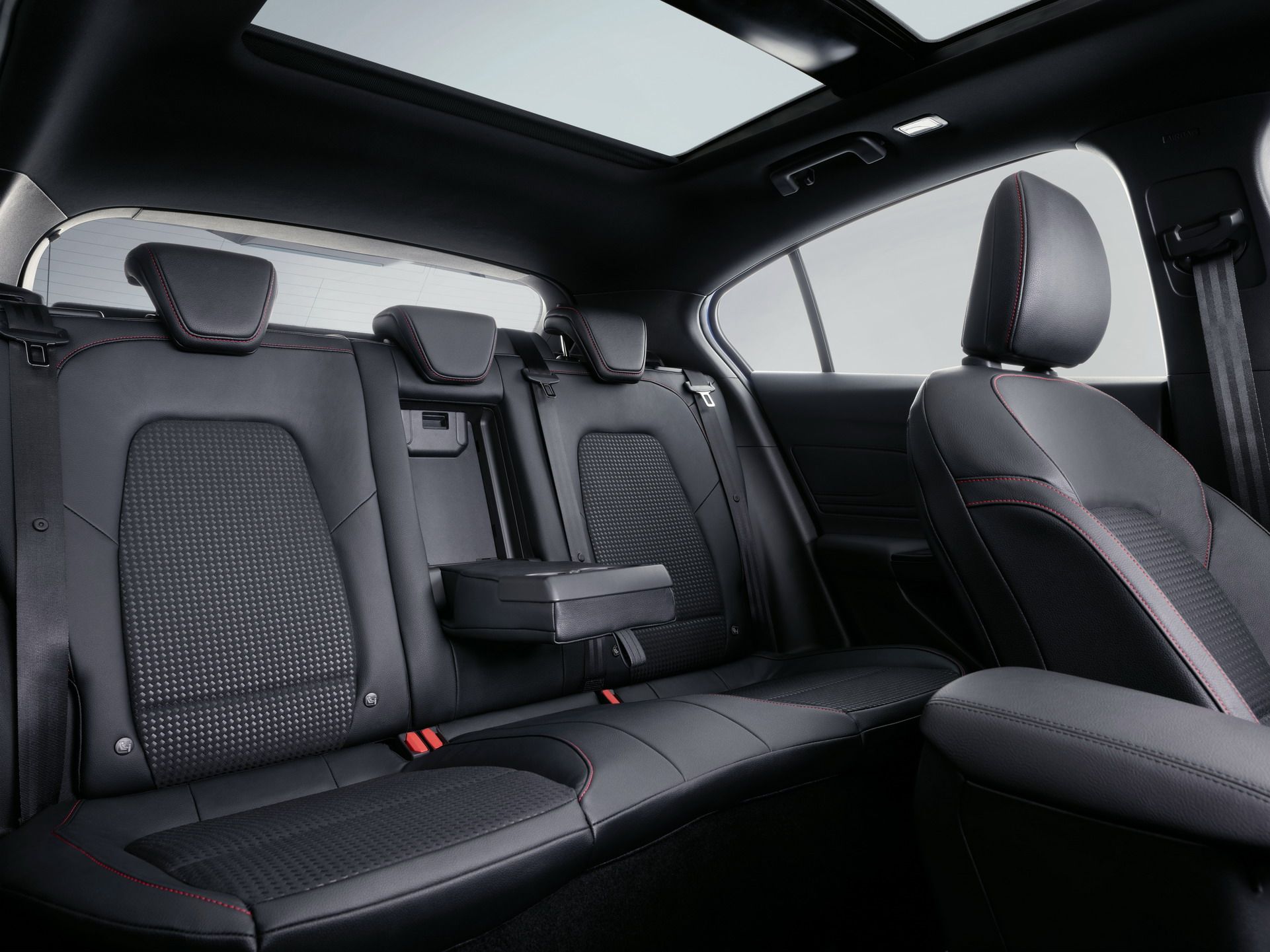 FORD_2018_FOCUS_ST-LINE_STUDIO_33 2019 Ford Focus: Full Details Plus 200 Photos On Hatch, Sedan, Wagon And Crossover