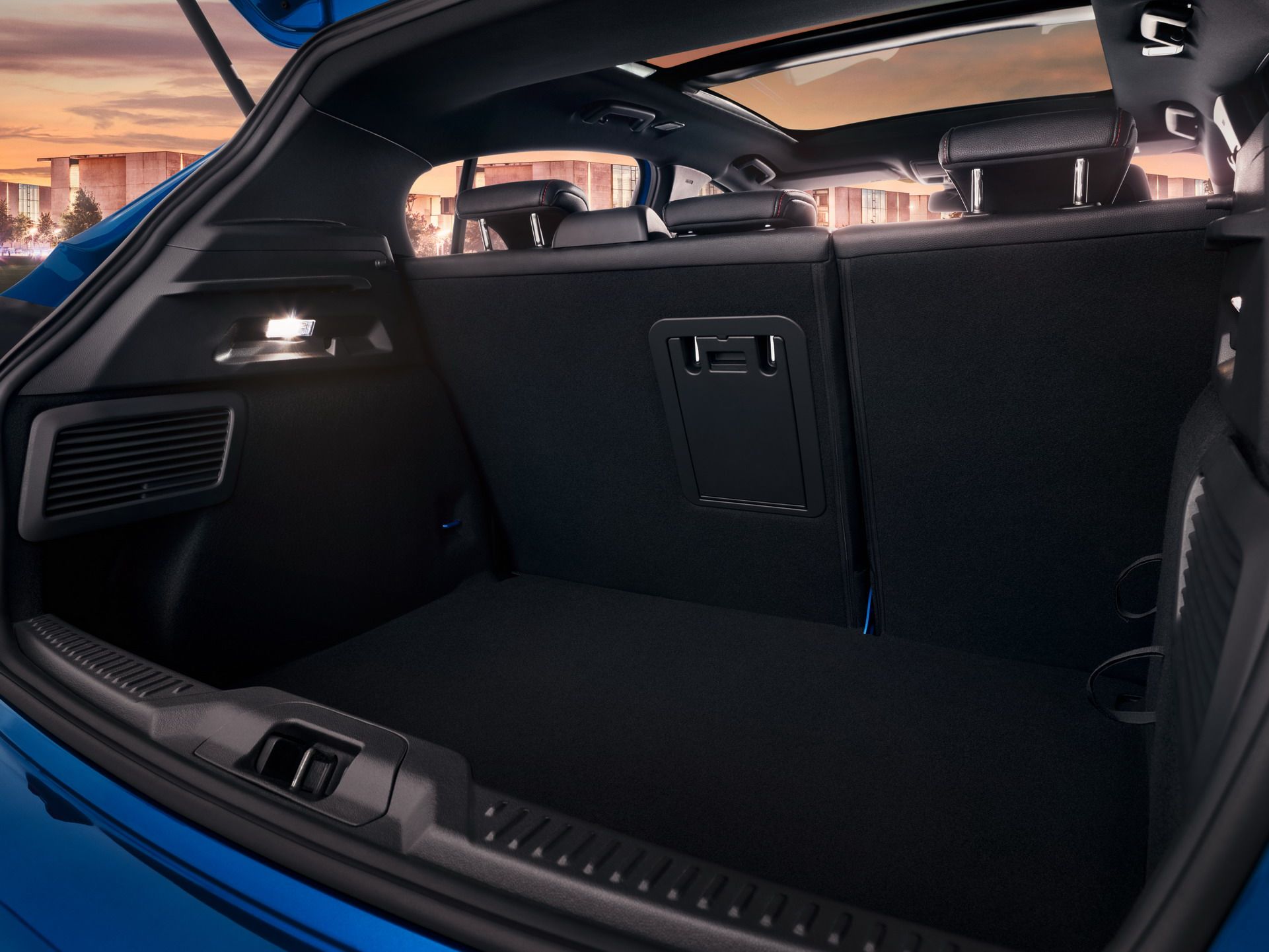 FORD_2018_FOCUS_ST-LINE__27 2019 Ford Focus: Full Details Plus 200 Photos On Hatch, Sedan, Wagon And Crossover