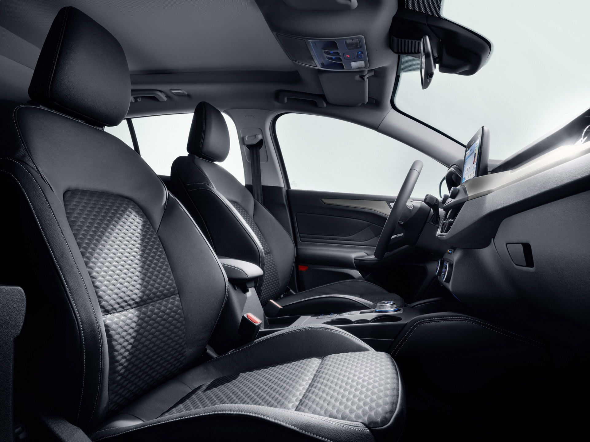 FORD_2018_FOCUS_TITANIUM_STUDIO_14 2019 Ford Focus: Full Details Plus 200 Photos On Hatch, Sedan, Wagon And Crossover