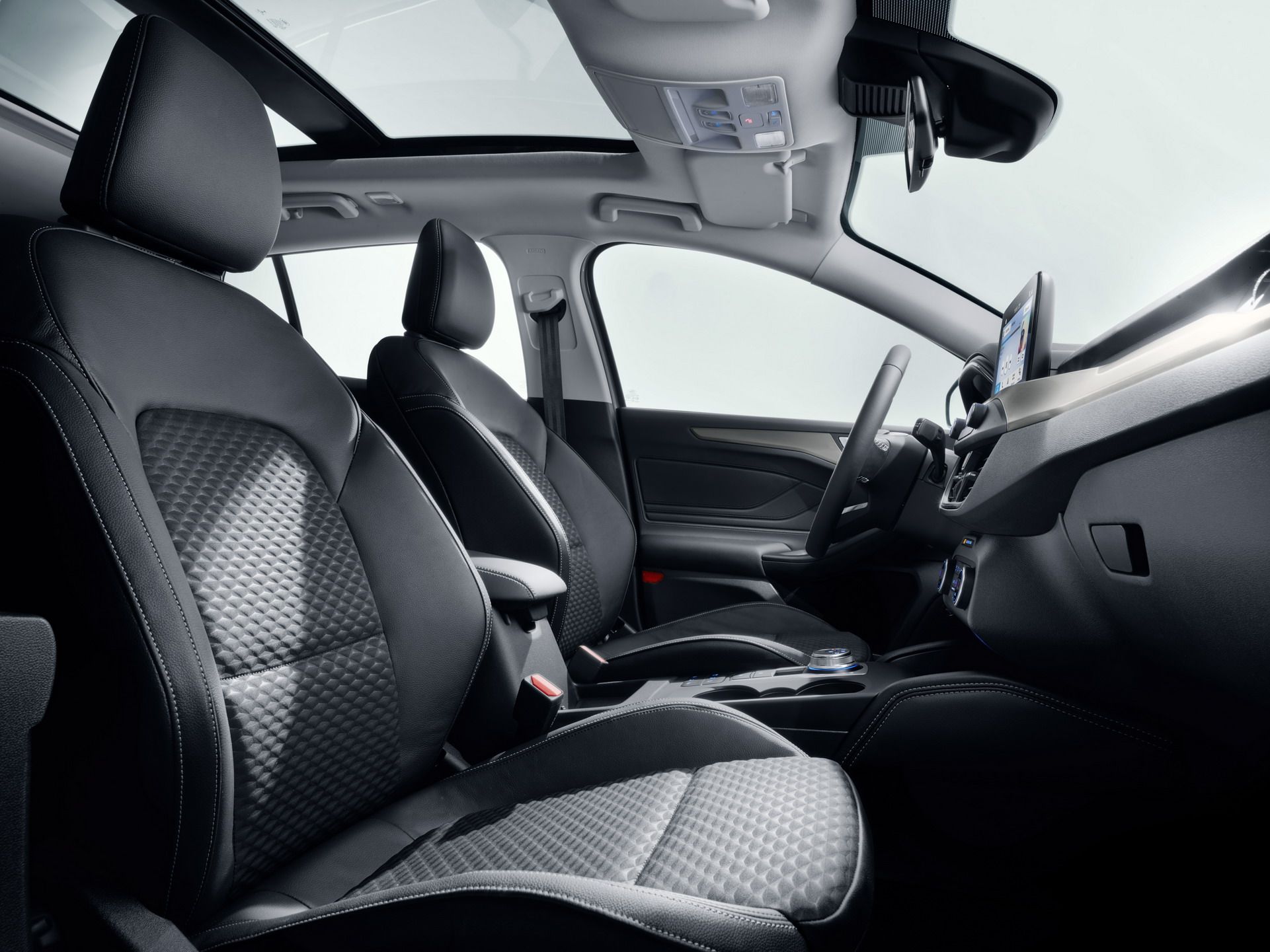 FORD_2018_FOCUS_TITANIUM_STUDIO_15 2019 Ford Focus: Full Details Plus 200 Photos On Hatch, Sedan, Wagon And Crossover