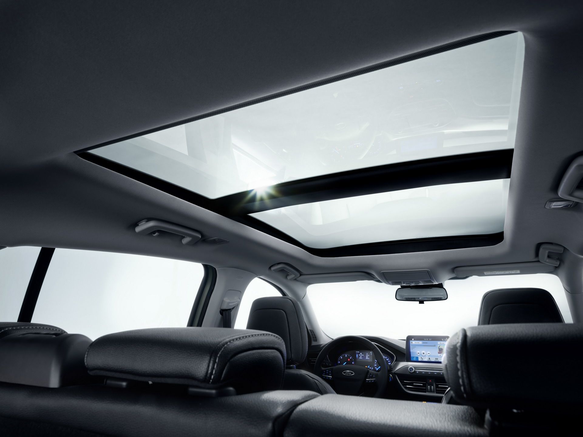 FORD_2018_FOCUS_TITANIUM_STUDIO_16 2019 Ford Focus: Full Details Plus 200 Photos On Hatch, Sedan, Wagon And Crossover