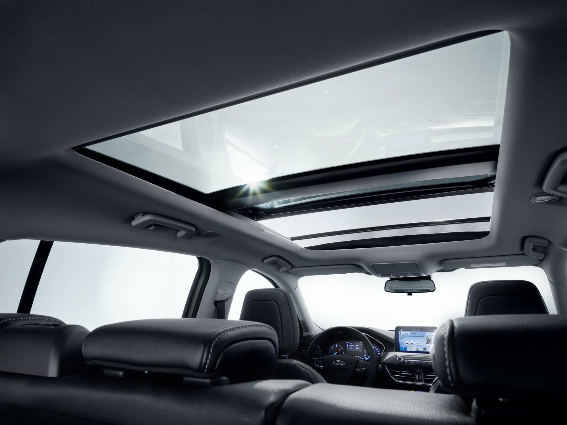 FORD_2018_FOCUS_TITANIUM_STUDIO_17 2019 Ford Focus: Full Details Plus 200 Photos On Hatch, Sedan, Wagon And Crossover