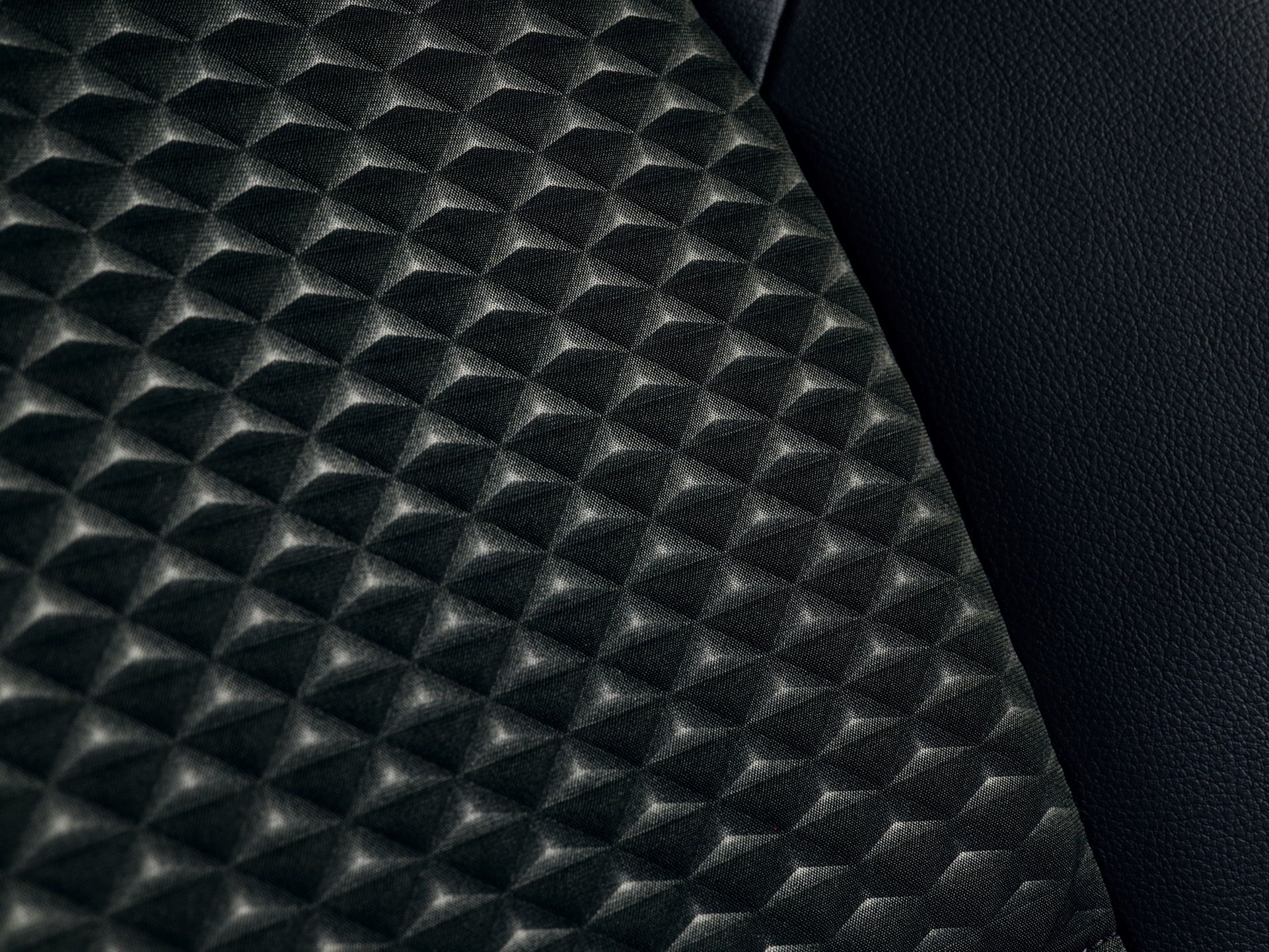 FORD_2018_FOCUS_TITANIUM_STUDIO_25 2019 Ford Focus: Full Details Plus 200 Photos On Hatch, Sedan, Wagon And Crossover