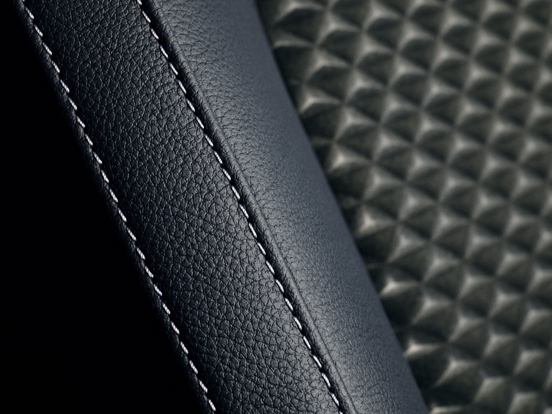 FORD_2018_FOCUS_TITANIUM_STUDIO_26 2019 Ford Focus: Full Details Plus 200 Photos On Hatch, Sedan, Wagon And Crossover