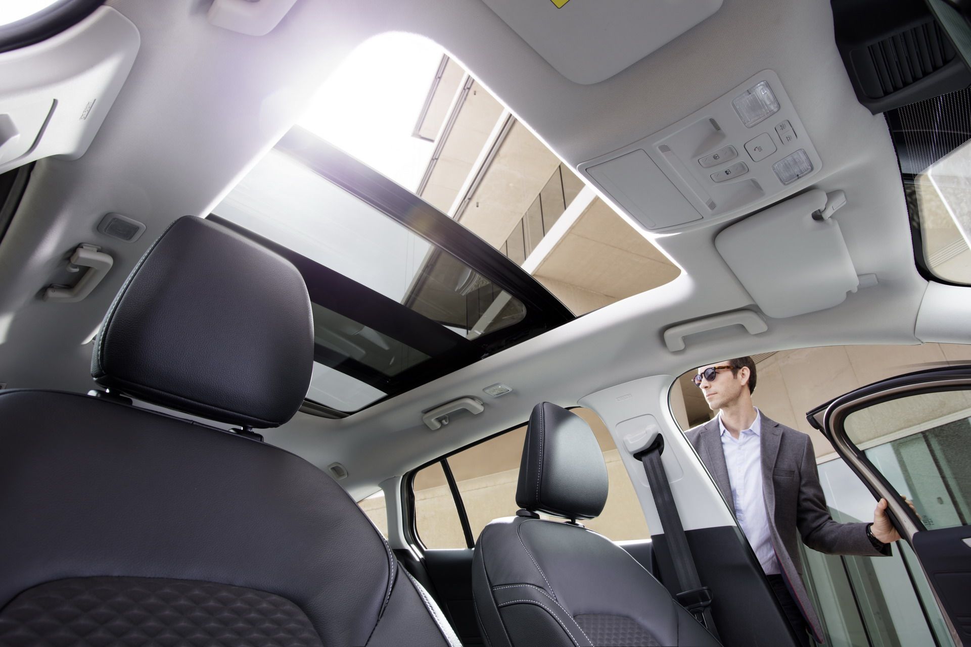 FORD_2018_FOCUS_TITANIUM__11 2019 Ford Focus: Full Details Plus 200 Photos On Hatch, Sedan, Wagon And Crossover