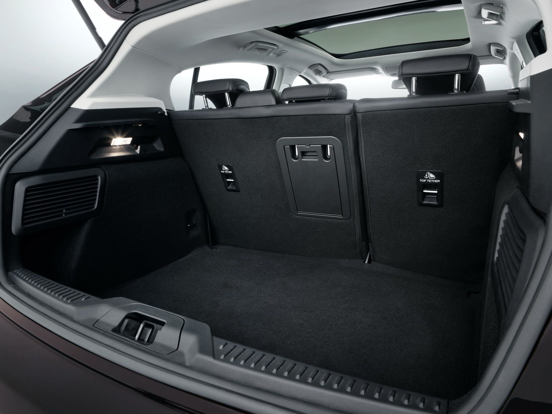 FORD_2018_FOCUS_VIGNALE_STUDIO_08 2019 Ford Focus: Full Details Plus 200 Photos On Hatch, Sedan, Wagon And Crossover