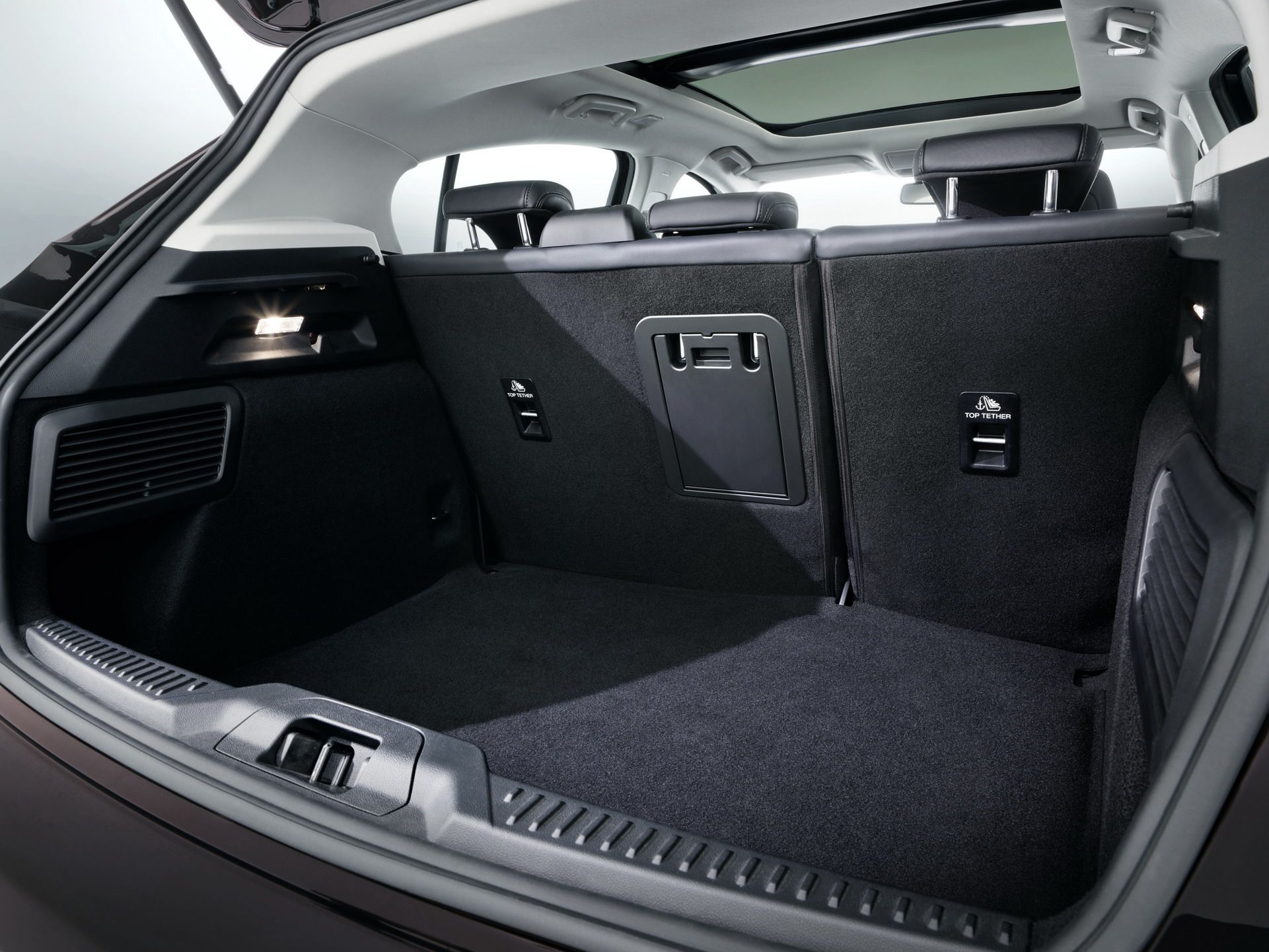 FORD_2018_FOCUS_VIGNALE_STUDIO_09 2019 Ford Focus: Full Details Plus 200 Photos On Hatch, Sedan, Wagon And Crossover