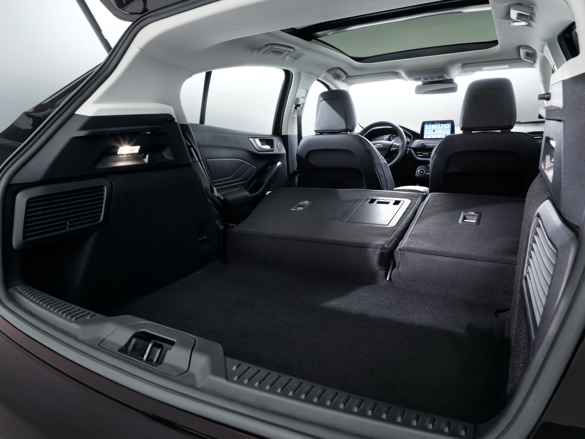 FORD_2018_FOCUS_VIGNALE_STUDIO_11 2019 Ford Focus: Full Details Plus 200 Photos On Hatch, Sedan, Wagon And Crossover