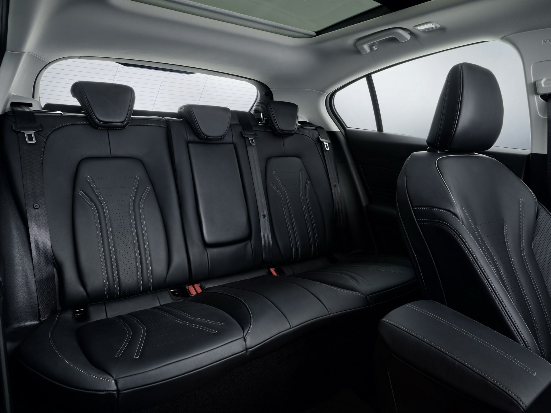 FORD_2018_FOCUS_VIGNALE_STUDIO_24 2019 Ford Focus: Full Details Plus 200 Photos On Hatch, Sedan, Wagon And Crossover