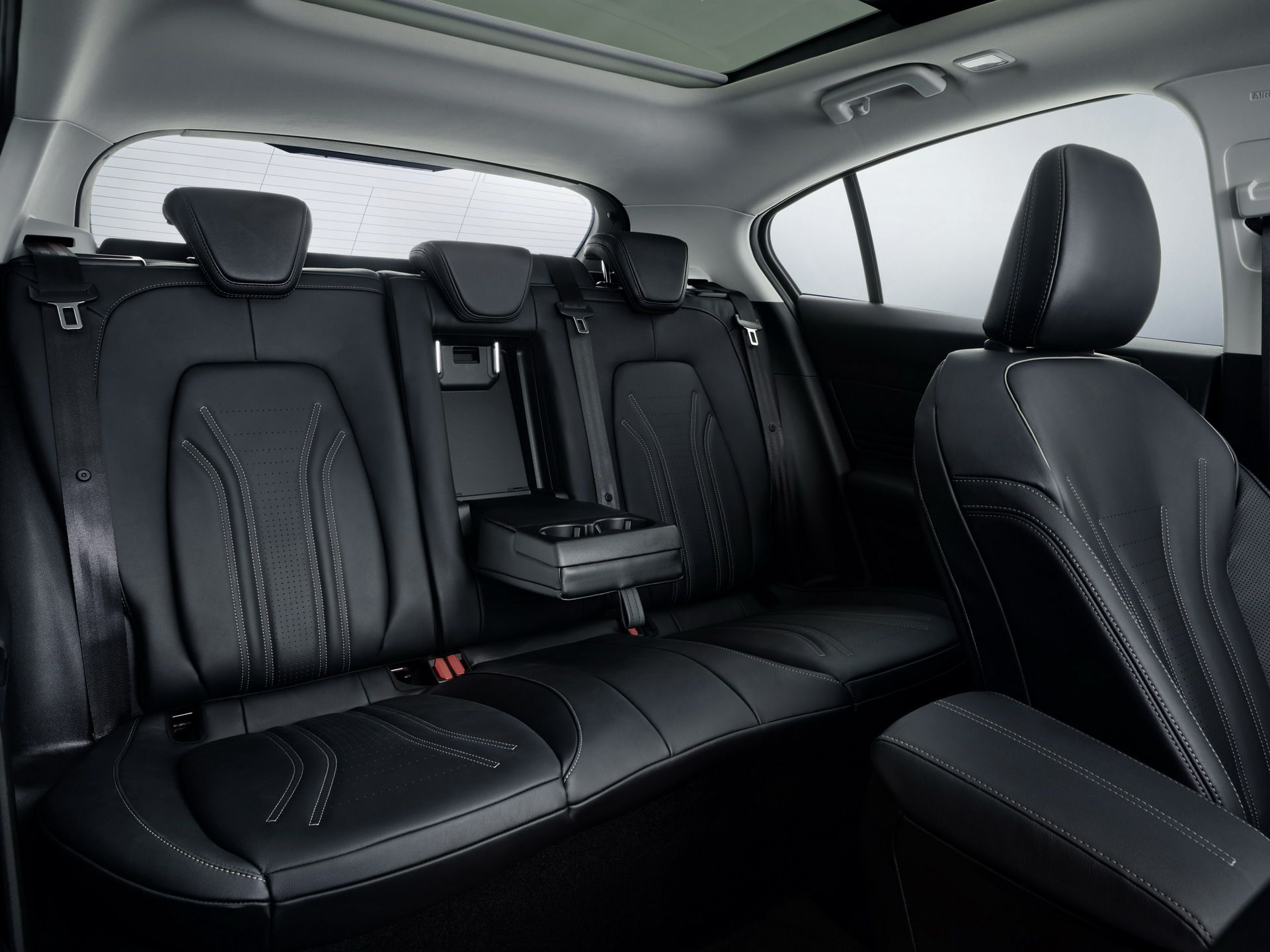 FORD_2018_FOCUS_VIGNALE_STUDIO_26 2019 Ford Focus: Full Details Plus 200 Photos On Hatch, Sedan, Wagon And Crossover