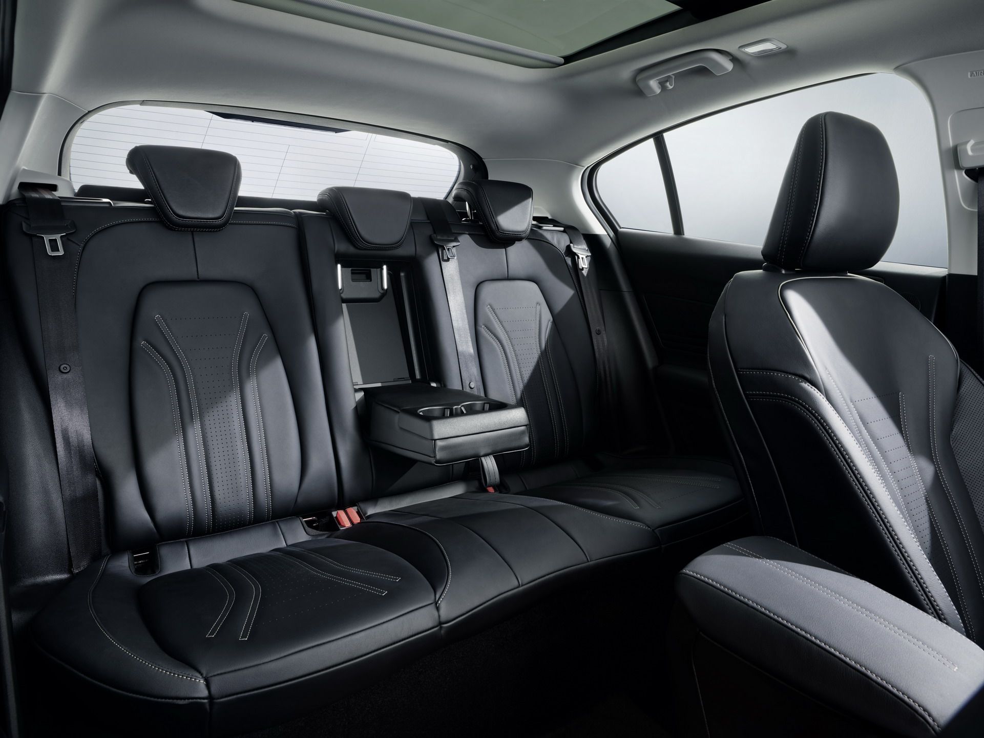 FORD_2018_FOCUS_VIGNALE_STUDIO_27 2019 Ford Focus: Full Details Plus 200 Photos On Hatch, Sedan, Wagon And Crossover