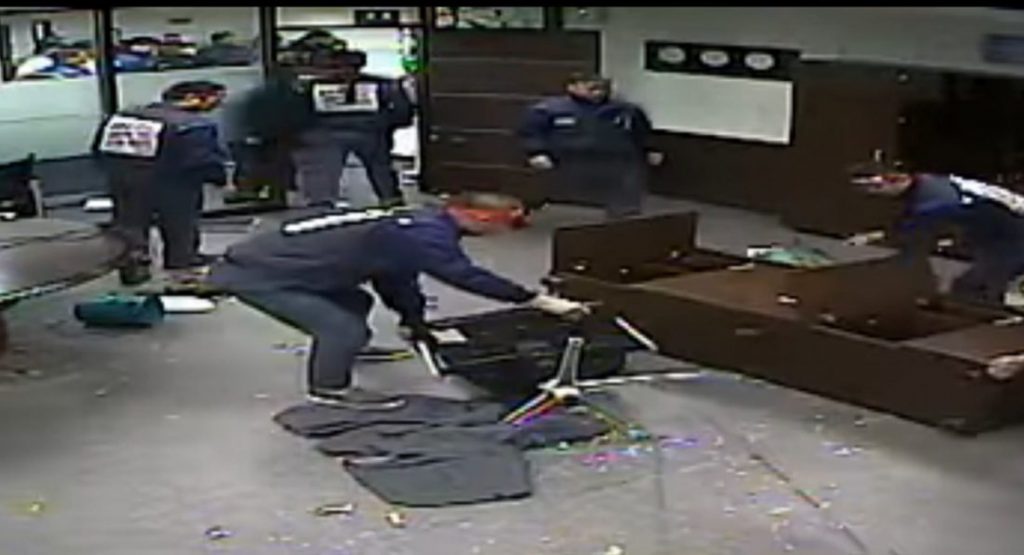 GM Korea Employees Destroy CEO’s Office Over Bonus Cuts