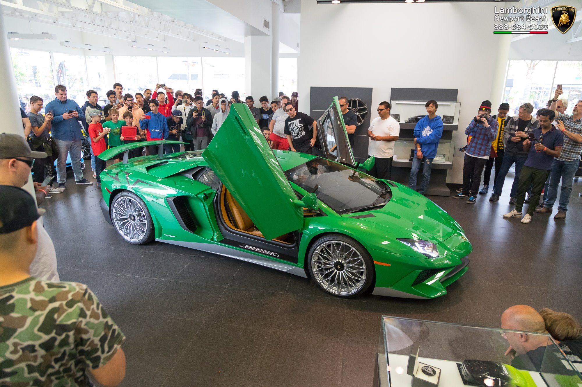 Green-Lamborghini-Aventador-SV-3 Bespoke Lamborghini Aventador SV Pays Tribute To Special Miura