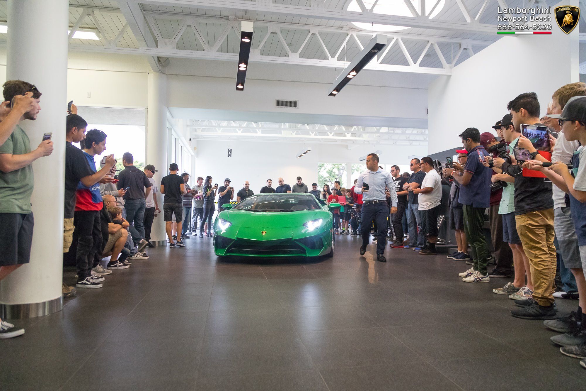 Green-Lamborghini-Aventador-SV-5 Bespoke Lamborghini Aventador SV Pays Tribute To Special Miura