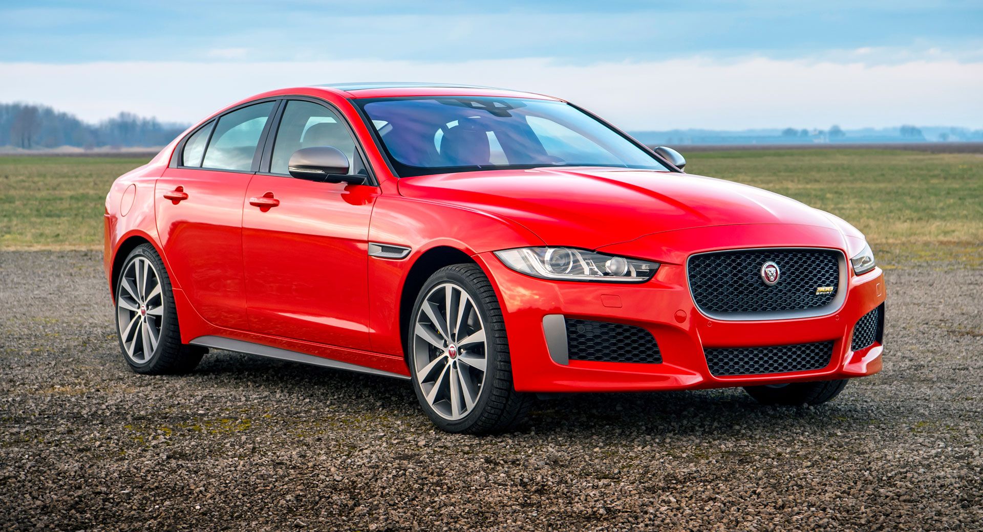 Jaguar XE 300 Sport Debuts With 296-HP 2.0 Turbo And Unique World ...