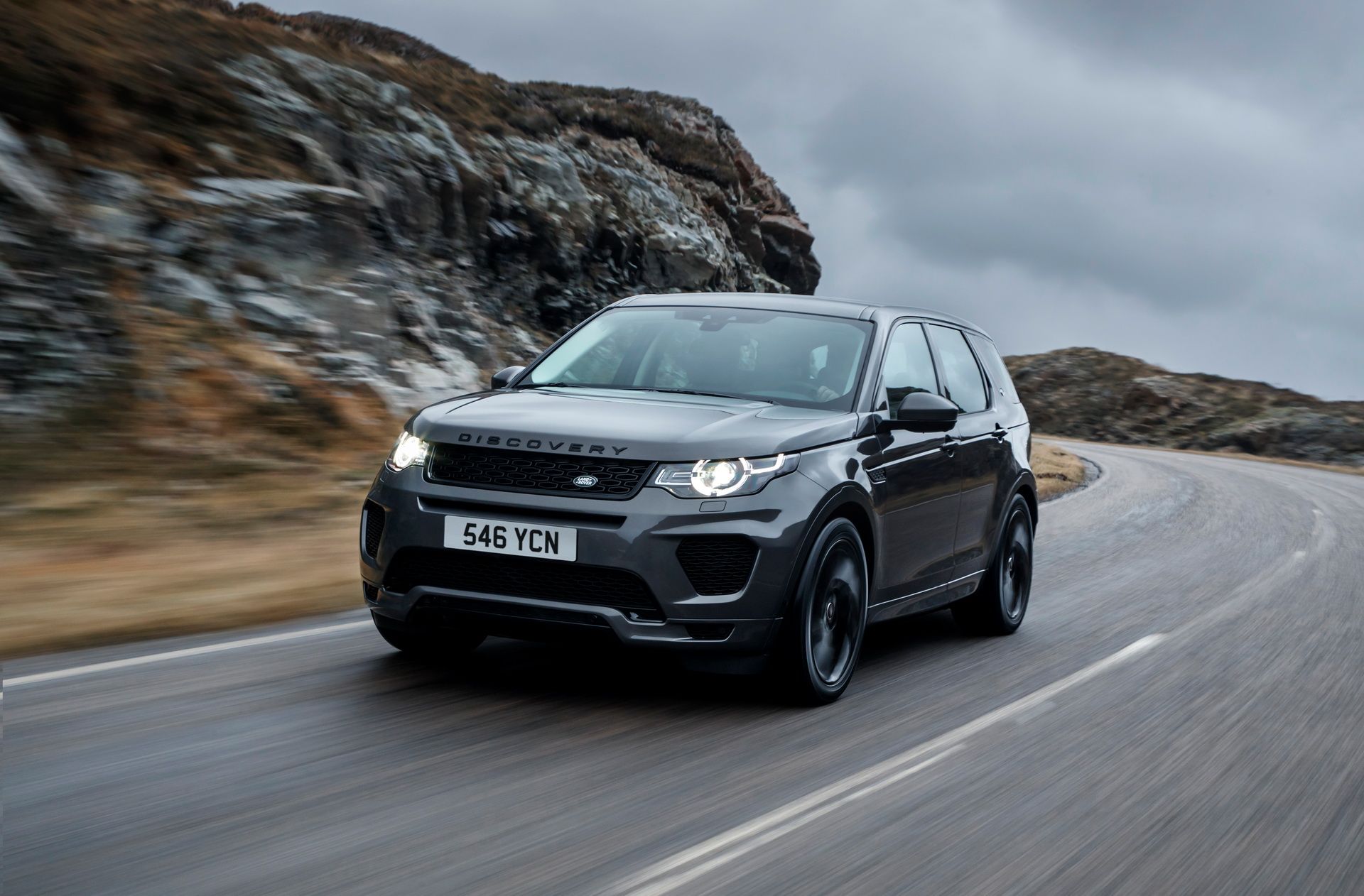 Land-Rover-Discovery-Sport-01 Land Rover Planning Baby SUV Series To Boost Its Sales Volumes