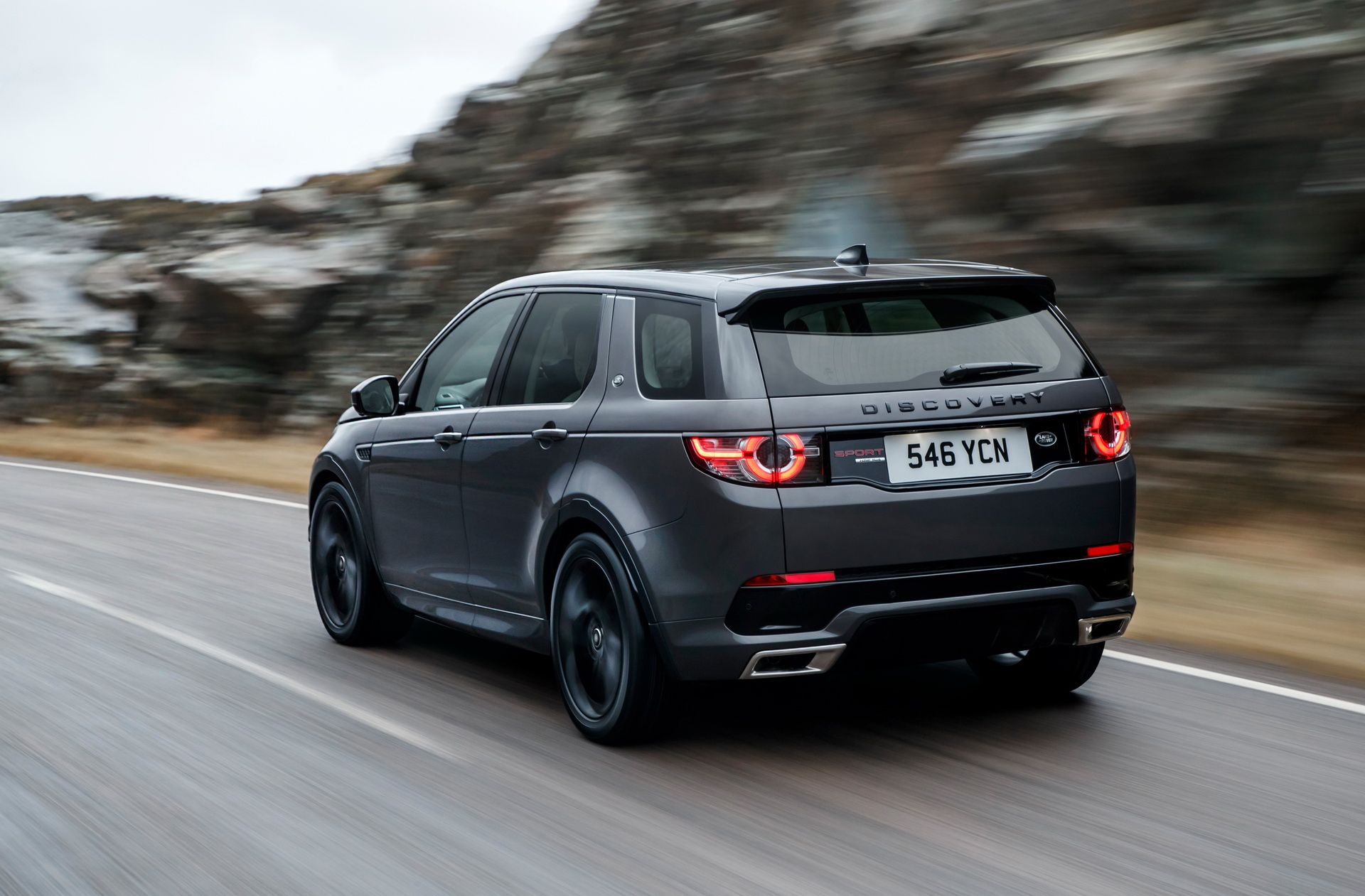 Land-Rover-Discovery-Sport-02 Land Rover Planning Baby SUV Series To Boost Its Sales Volumes