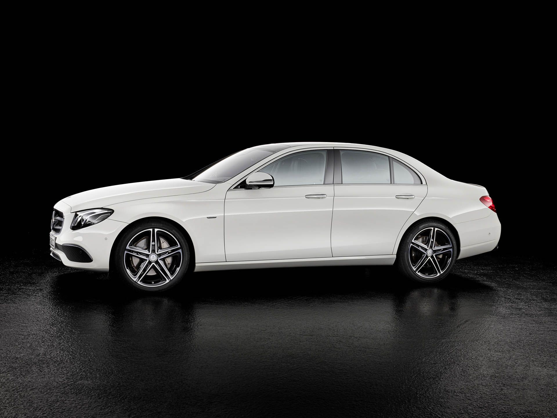 Mercedes-Benz-E-Class-SportStyle-package-05 Mercedes-AMG E53 4Matic+ Replaces The E43 Sedan And Wagon
