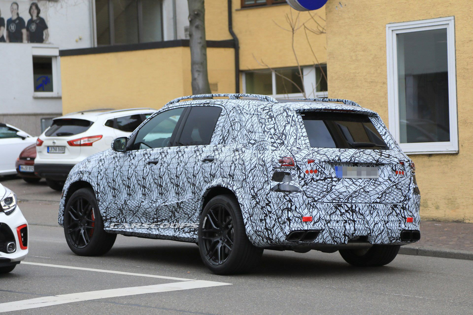 Mercedes-GLE-63-12 Mercedes-AMG GLE 63 Spied Hiding 571 HP Behind Its Panamericana Grille