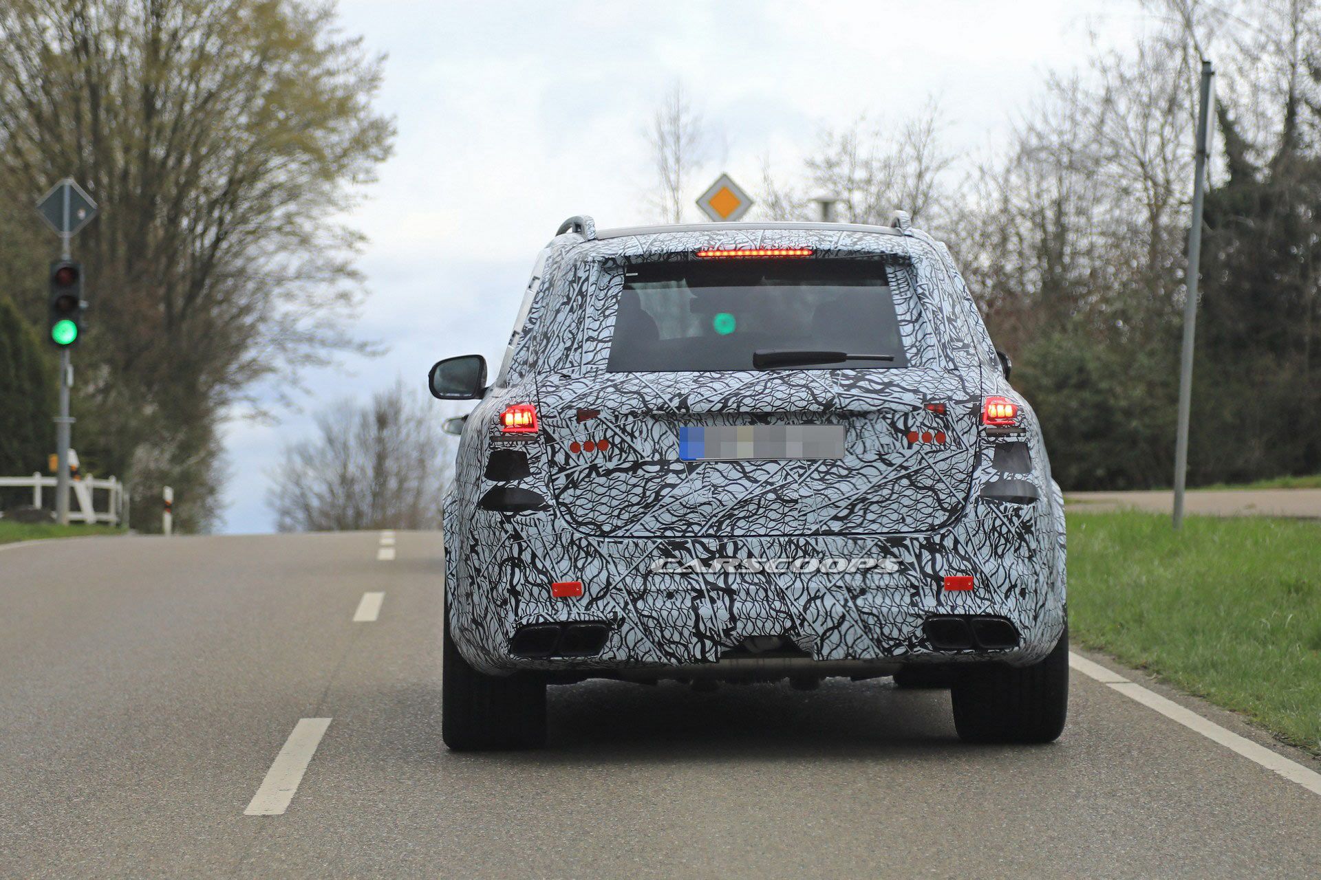 Mercedes-GLE-63-13 Mercedes-AMG GLE 63 Spied Hiding 571 HP Behind Its Panamericana Grille