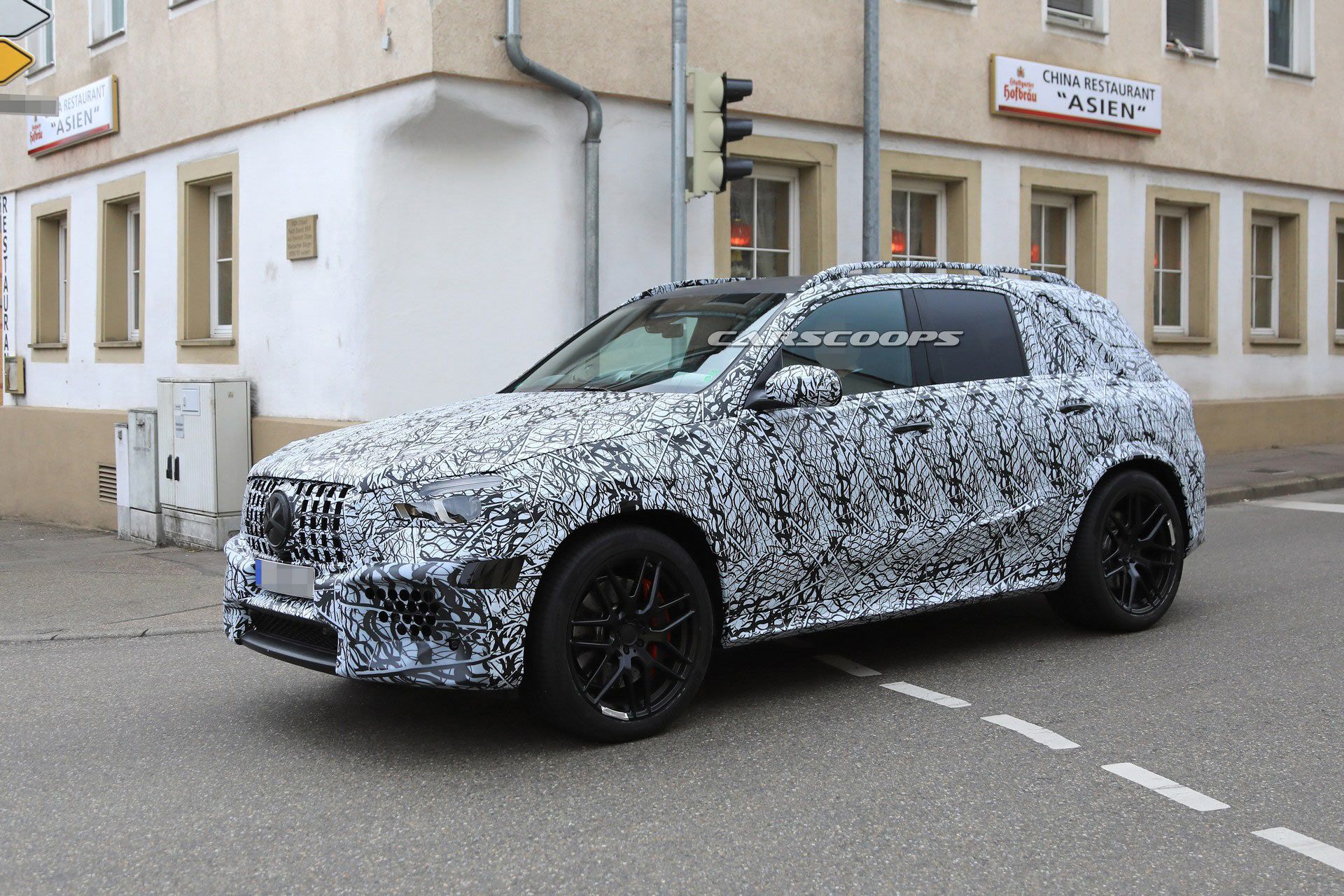 Mercedes-GLE-63-5 Mercedes-AMG GLE 63 Spied Hiding 571 HP Behind Its Panamericana Grille