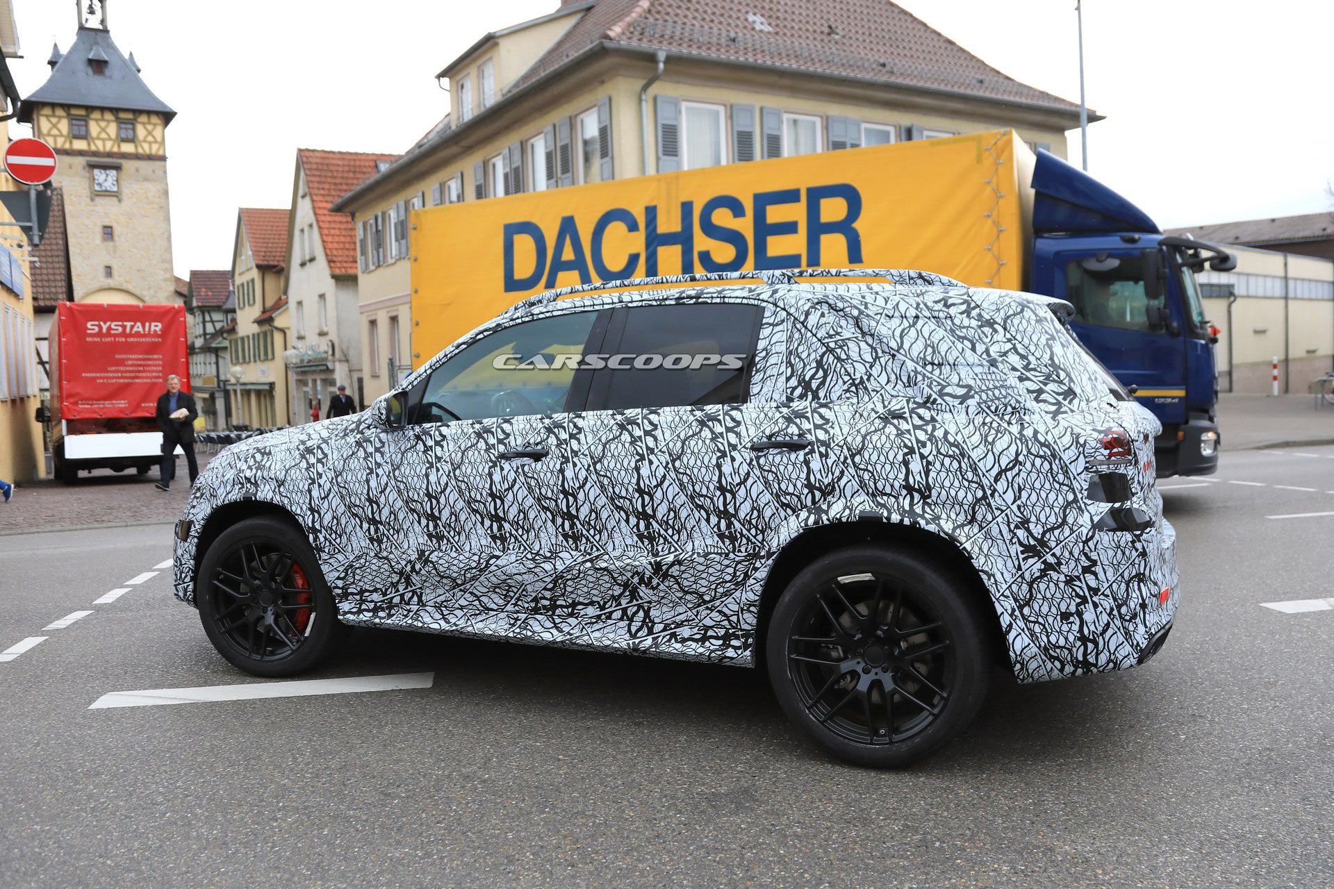 Mercedes-GLE-63-8 Mercedes-AMG GLE 63 Spied Hiding 571 HP Behind Its Panamericana Grille