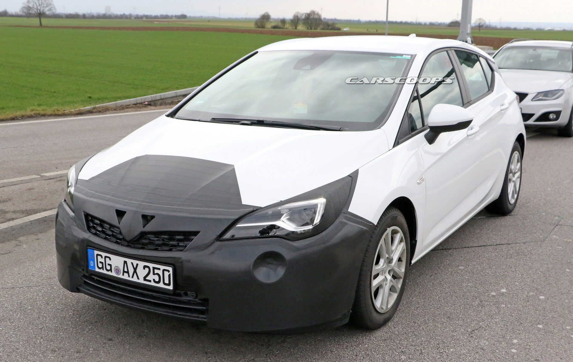 Opel-Astra-2 Opel Astra Facelift Spied With A New Front End