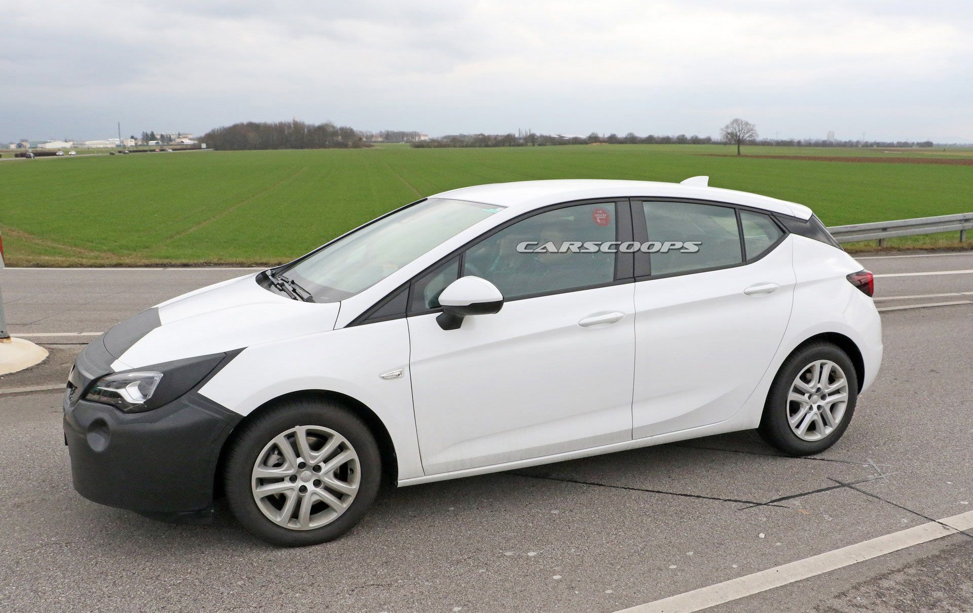 Opel-Astra-4 Opel Astra Facelift Spied With A New Front End