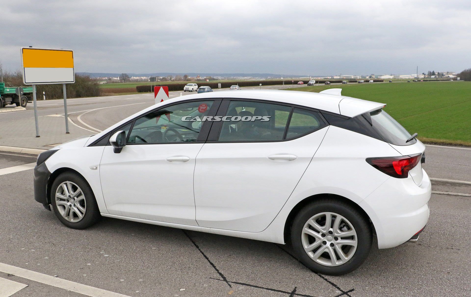 Opel-Astra-6 Opel Astra Facelift Spied With A New Front End