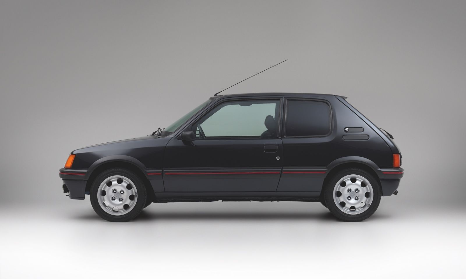 Peugeot-205-GTI-Armor-04 Who Needs An Armored Peugeot 205 GTI? The World’s 4th Richest Person, That’s Who