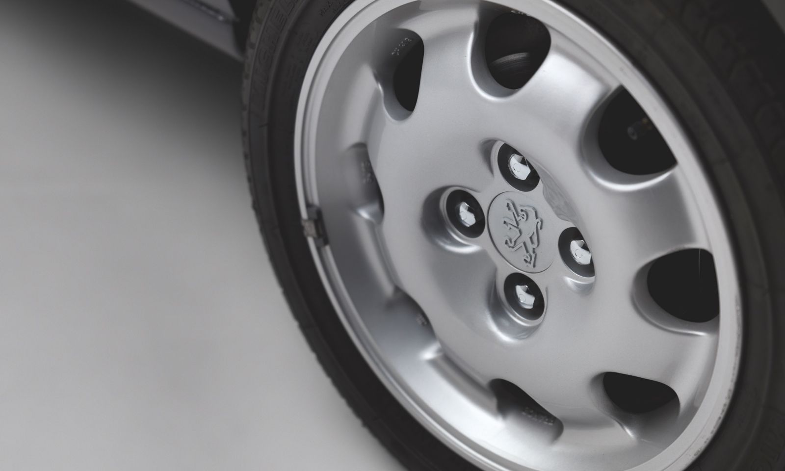 Peugeot-205-GTI-Armor-07 Who Needs An Armored Peugeot 205 GTI? The World’s 4th Richest Person, That’s Who