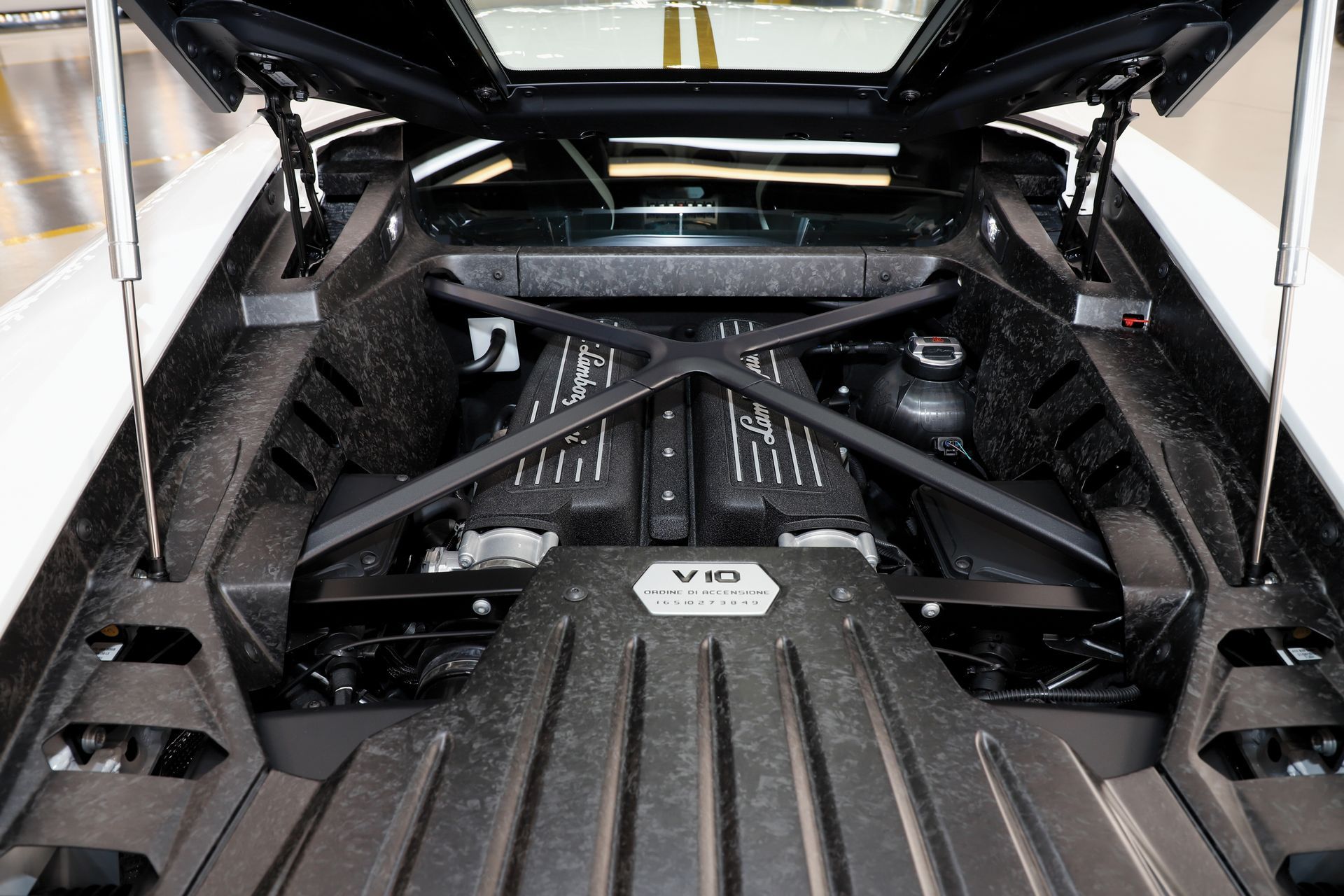 Pope-Lamborghini-Huracan-Auction-6 The Pope’s Lamborghini Huracan Expected To Fetch $300-425k In Auction