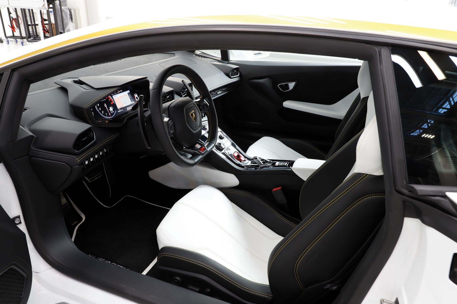 Pope-Lamborghini-Huracan-Auction-7 The Pope’s Lamborghini Huracan Expected To Fetch $300-425k In Auction