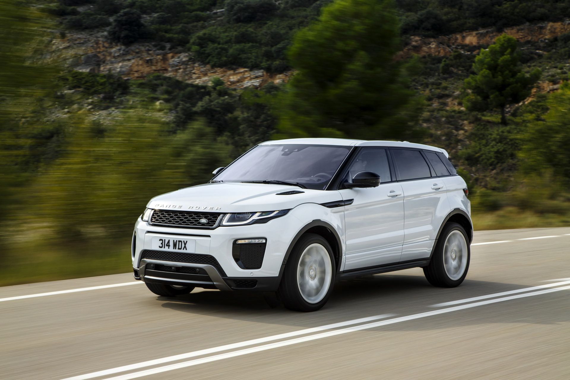Range-Rover-Evoque-02 Land Rover Planning Baby SUV Series To Boost Its Sales Volumes