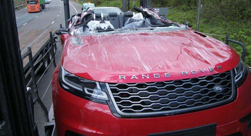 Range Rover Velar’s Roof Sliced Off By Absent-Minded Truck Driver