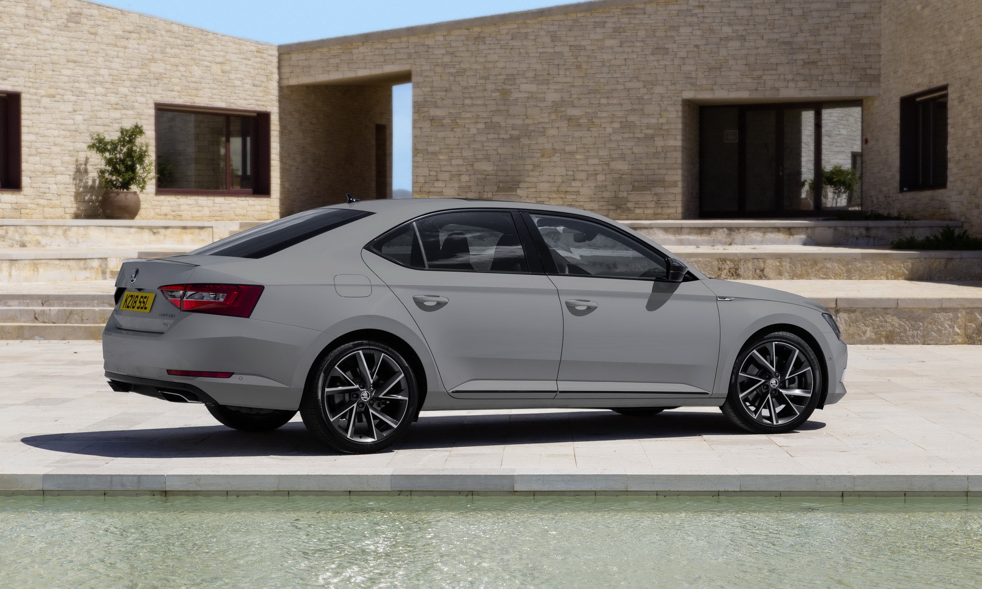 Skoda-Superb-SpotlinePlus-02 Skoda Superb Gains New Sportline Plus Flagship Packed With Literally Everything