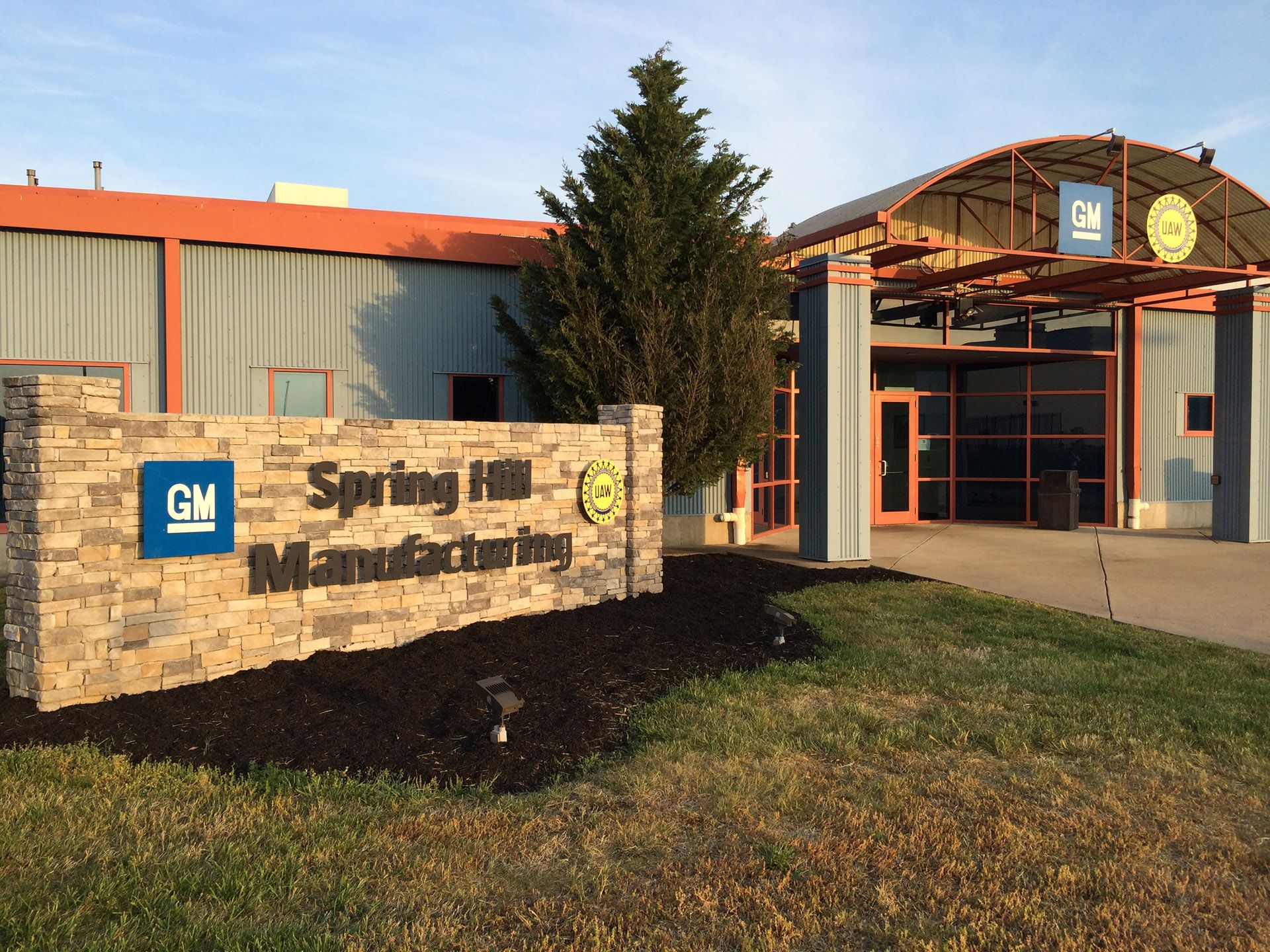 SpringHill-Manufacturing-Entrance copy GM Ramps Up Cadillac XT5, GMC Acadia Production To Meet Demand