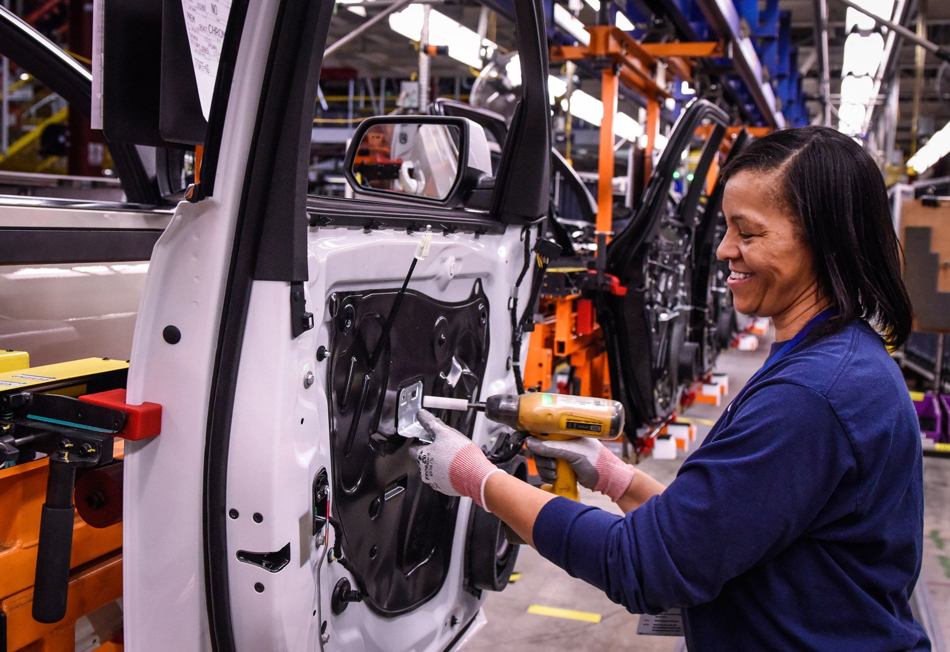 SpringHillAssembly25 copy GM Ramps Up Cadillac XT5, GMC Acadia Production To Meet Demand