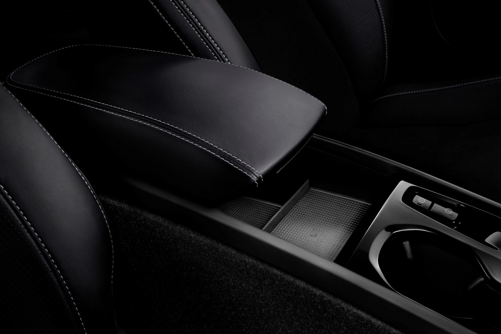 Volvo-XC40-T5-PHEV-11 Volvo Wants Electric Vehicles To Make Up 50% Of Sales By 2025