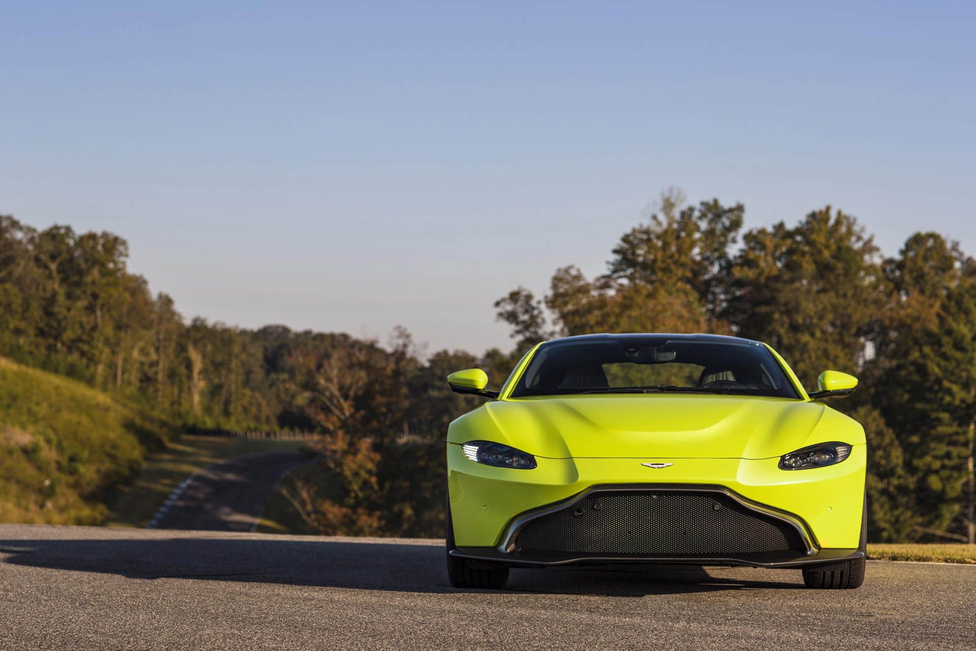 aston-martin-vantage-03 Aston Martin Vantage Won’t Sport A Manual Transmission For Another Year