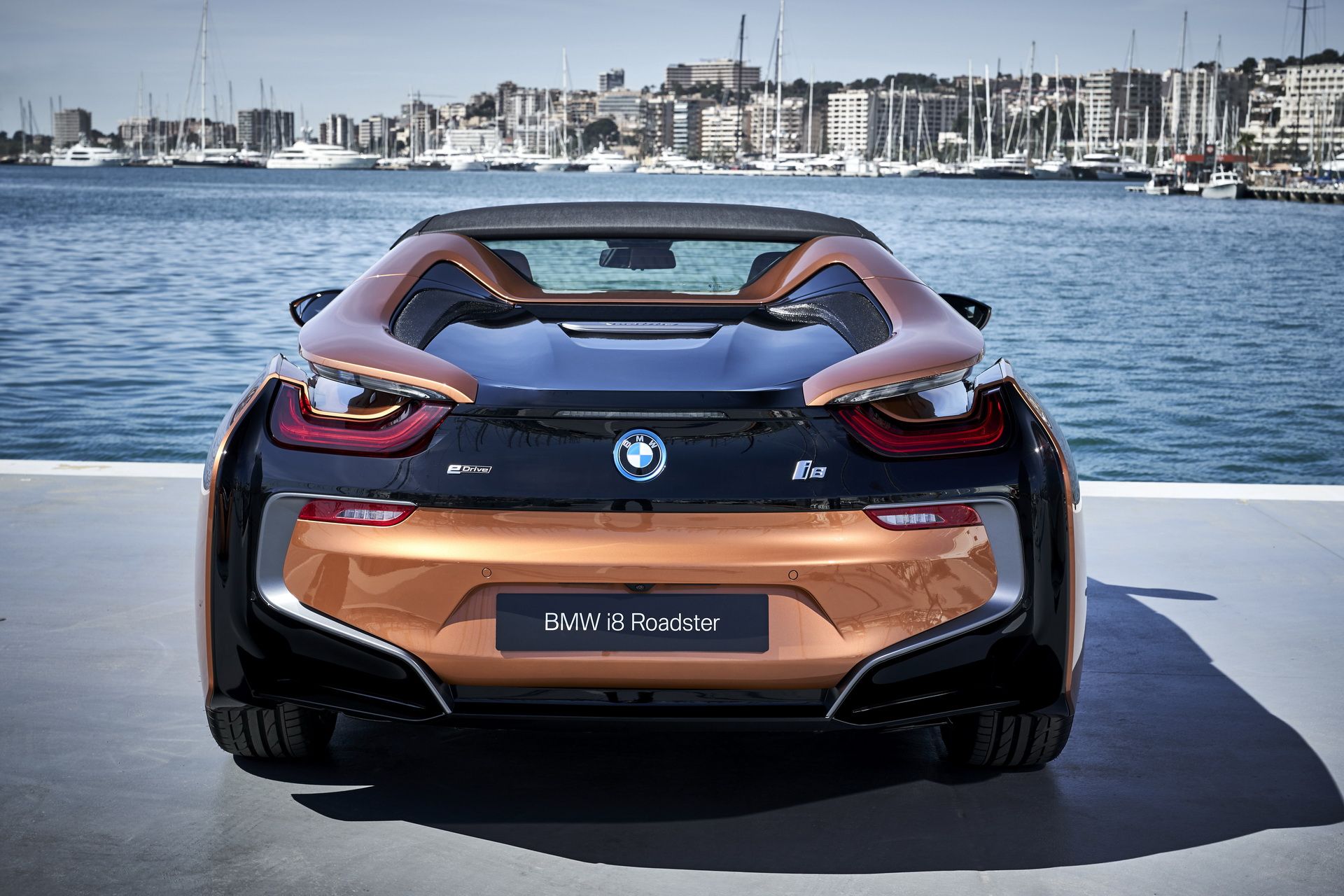 bmw-i8-roadster-131 Get To Know The New BMW i8 Roadster In 169 Images