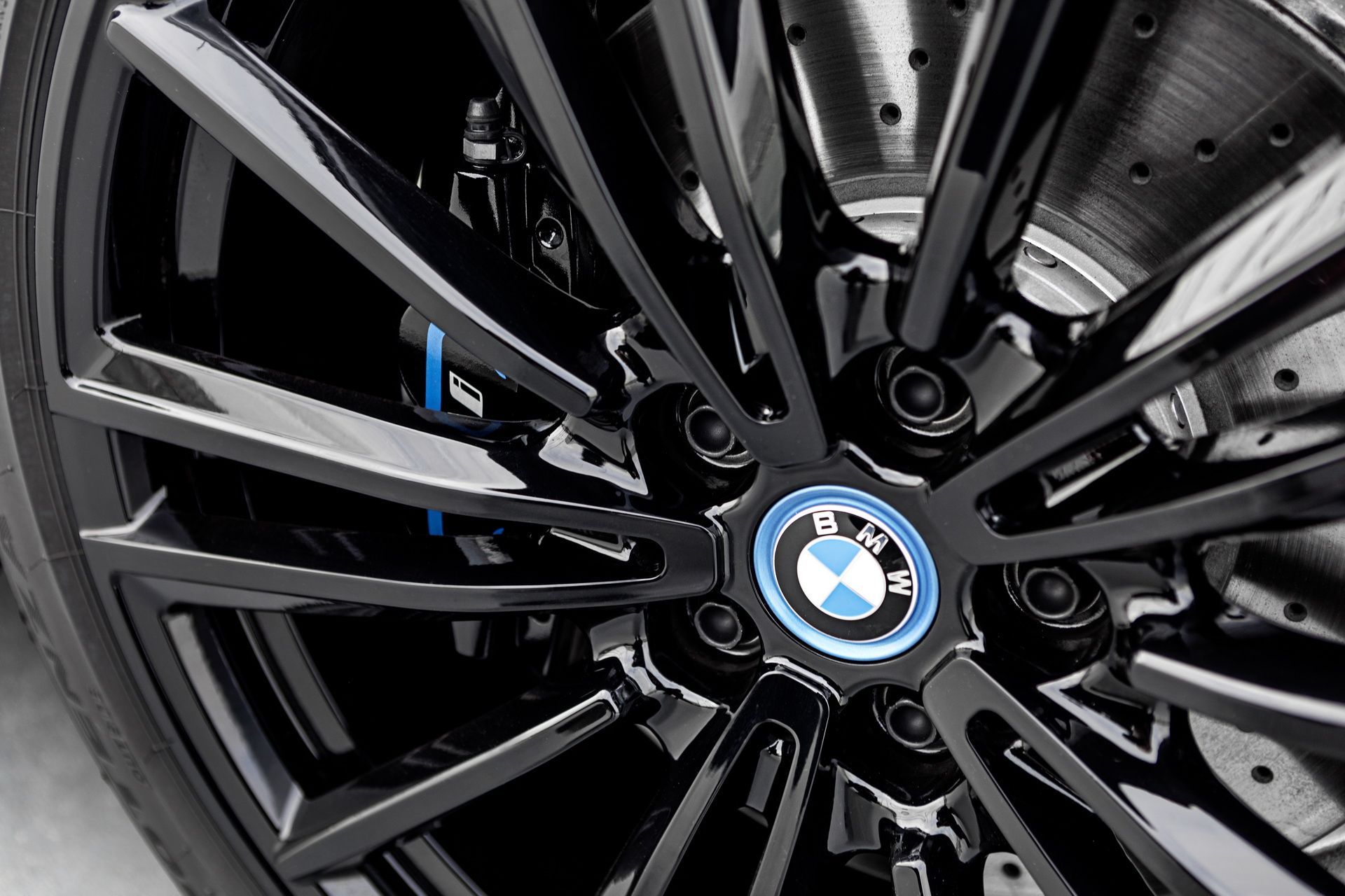 bmw-i8-roadster-26 Get To Know The New BMW i8 Roadster In 169 Images