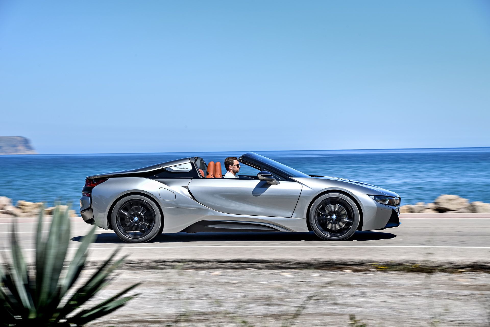 bmw-i8-roadster-67 Get To Know The New BMW i8 Roadster In 169 Images