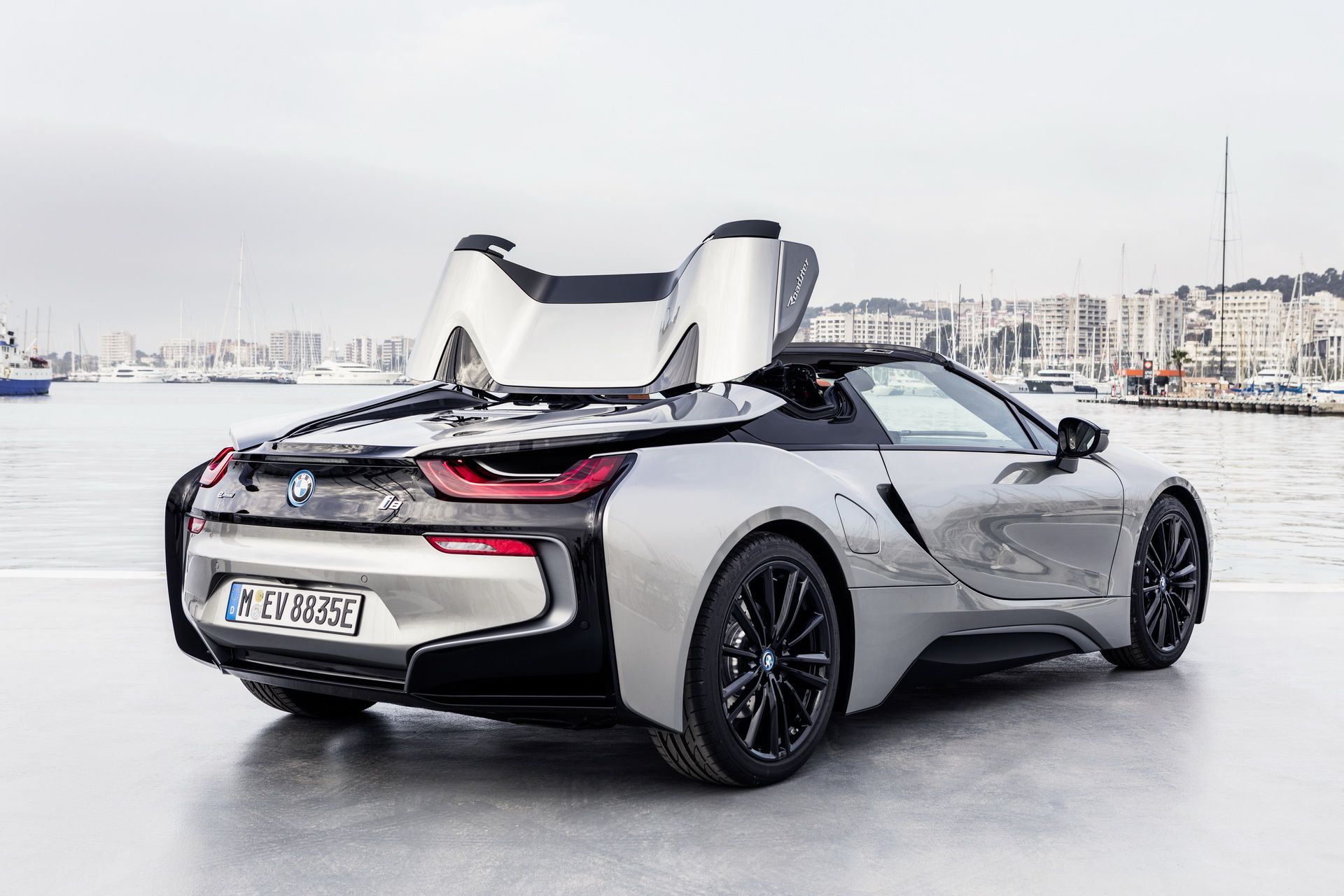bmw-i8-roadster-97 Get To Know The New BMW i8 Roadster In 169 Images