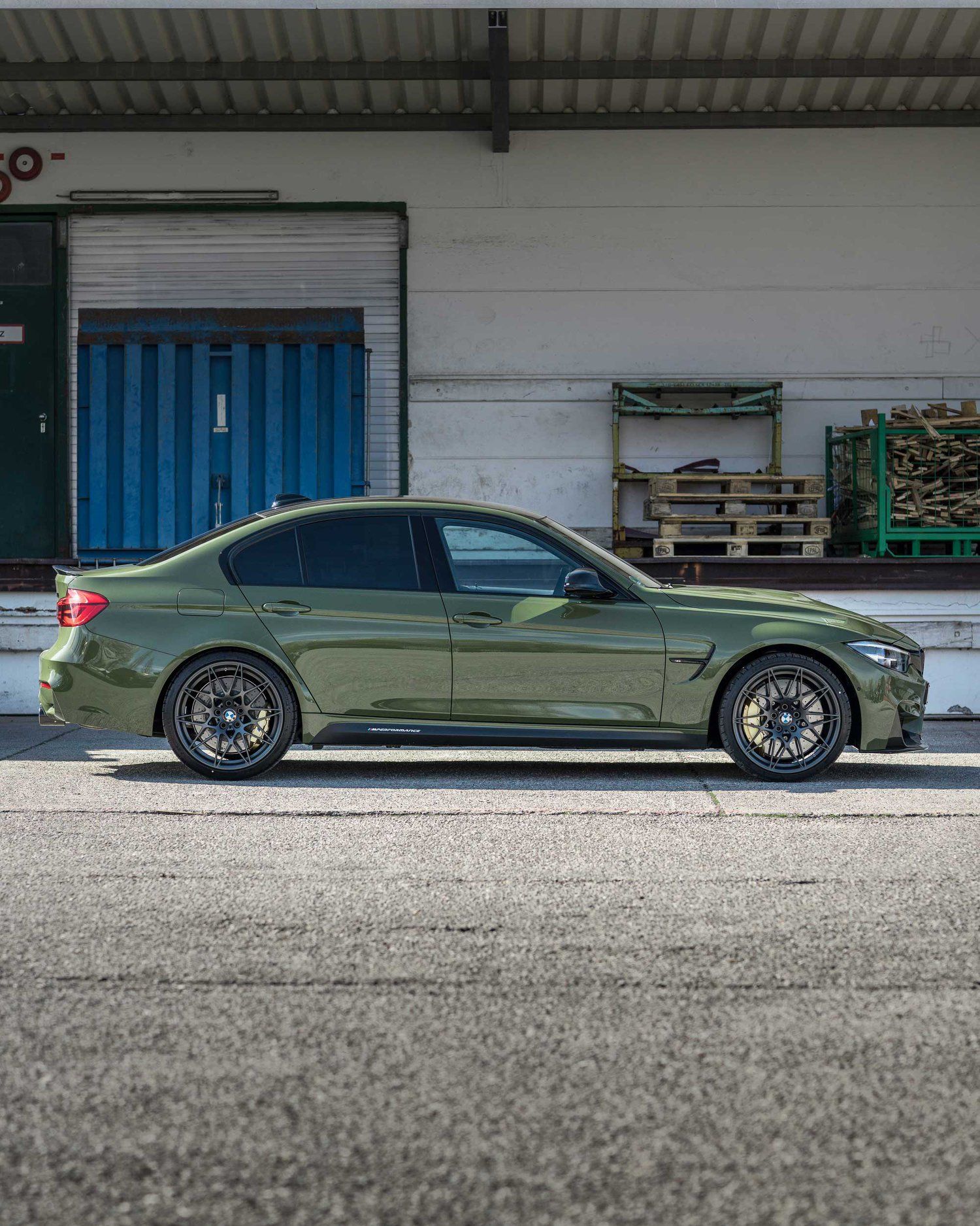 Urban Green Warna Hijau Ala Militer Yang Keren Dari BMW Individual